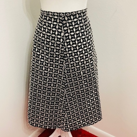 EC Kim Rogers Signature Black & White Eyelet Design MIDI Skirt Size 18 - Picture 2 of 12